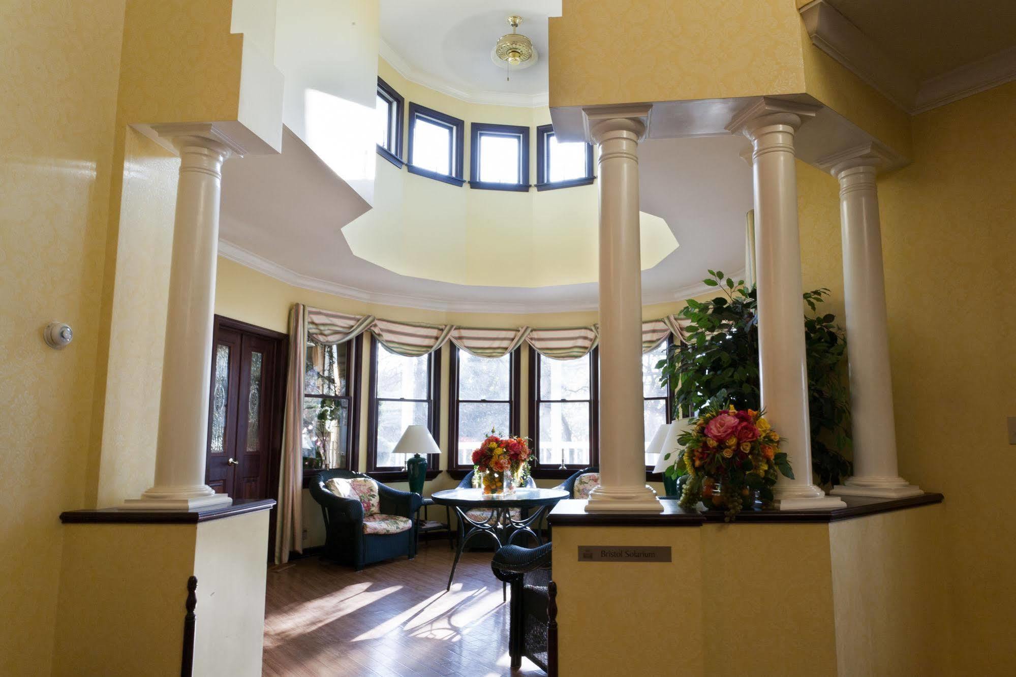 Inn At Aberdeen Valparaiso Exterior photo